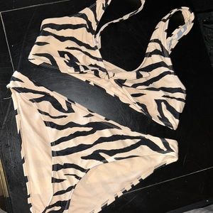 Cabana del Sol Zebra Print 2 piece Swimwear Sz:L